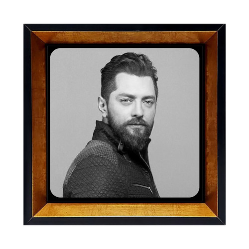 قاب عکس جواد عزتی